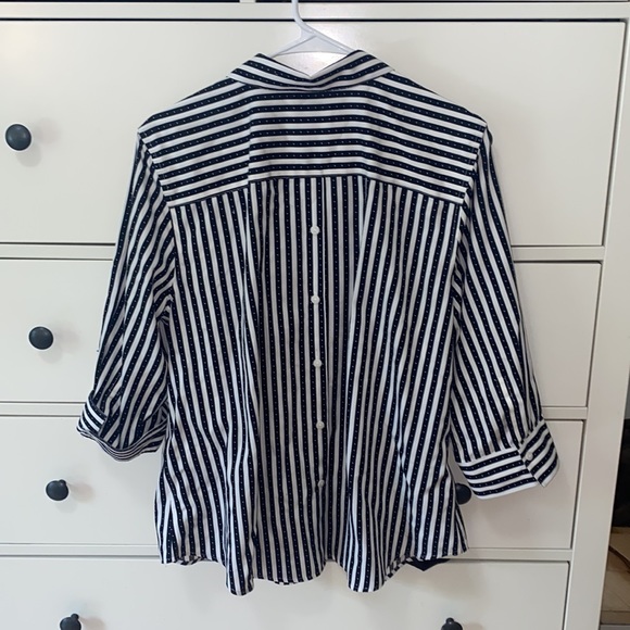 CHICOS women’s button down, 3/4” sleeves - Picture 2 of 3